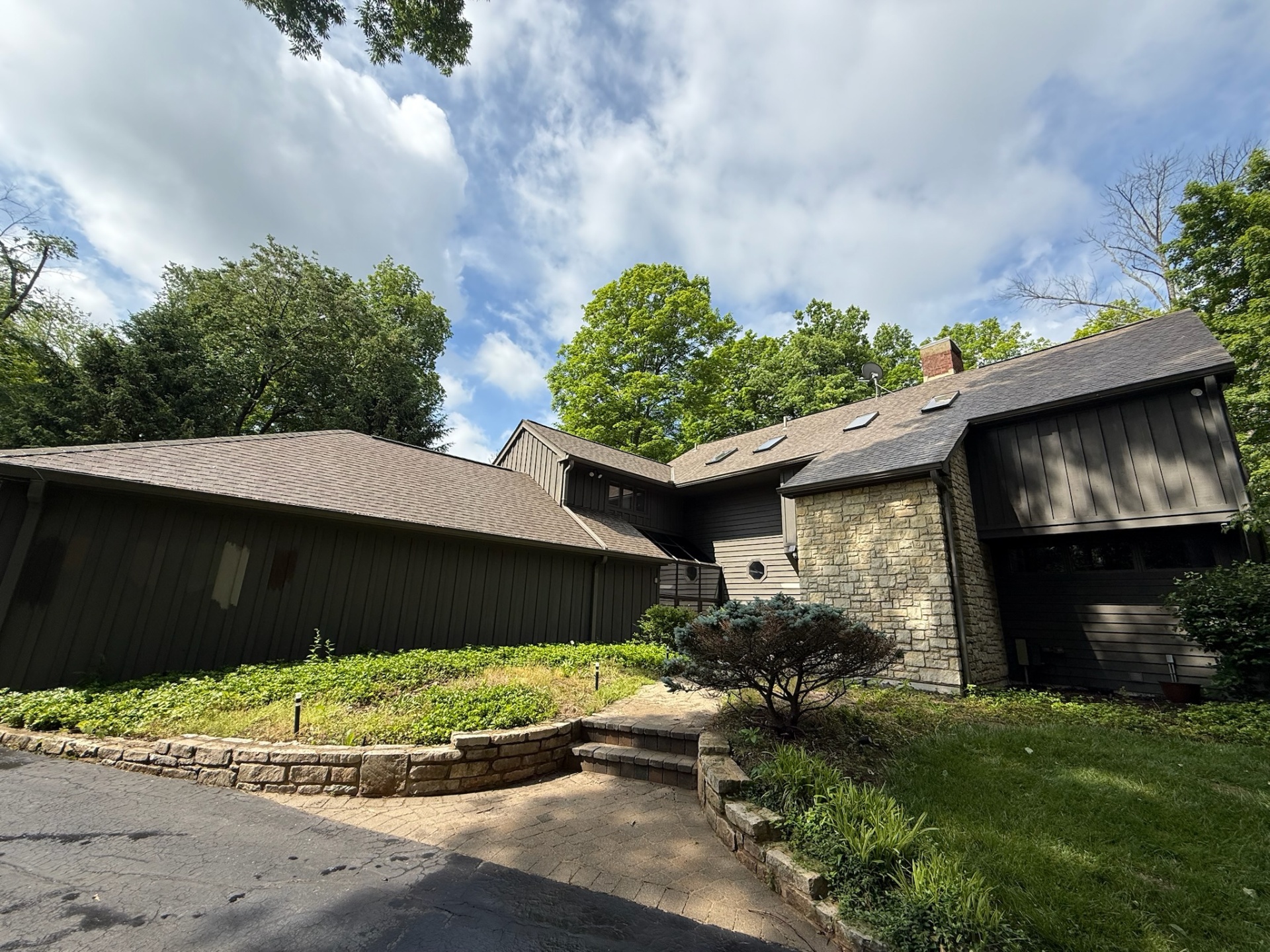 Indian Hill home with cleaned roof and exterior